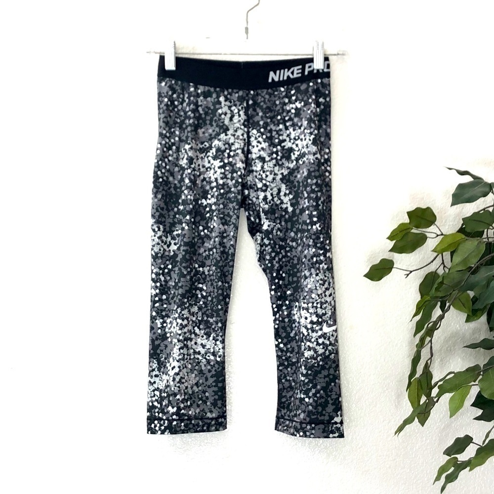 Nike Pro Spotted Cropped Workout Leggings